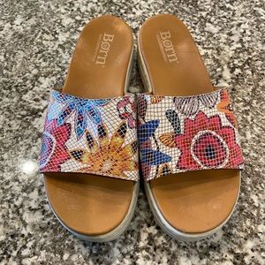 Born floral slides size 10